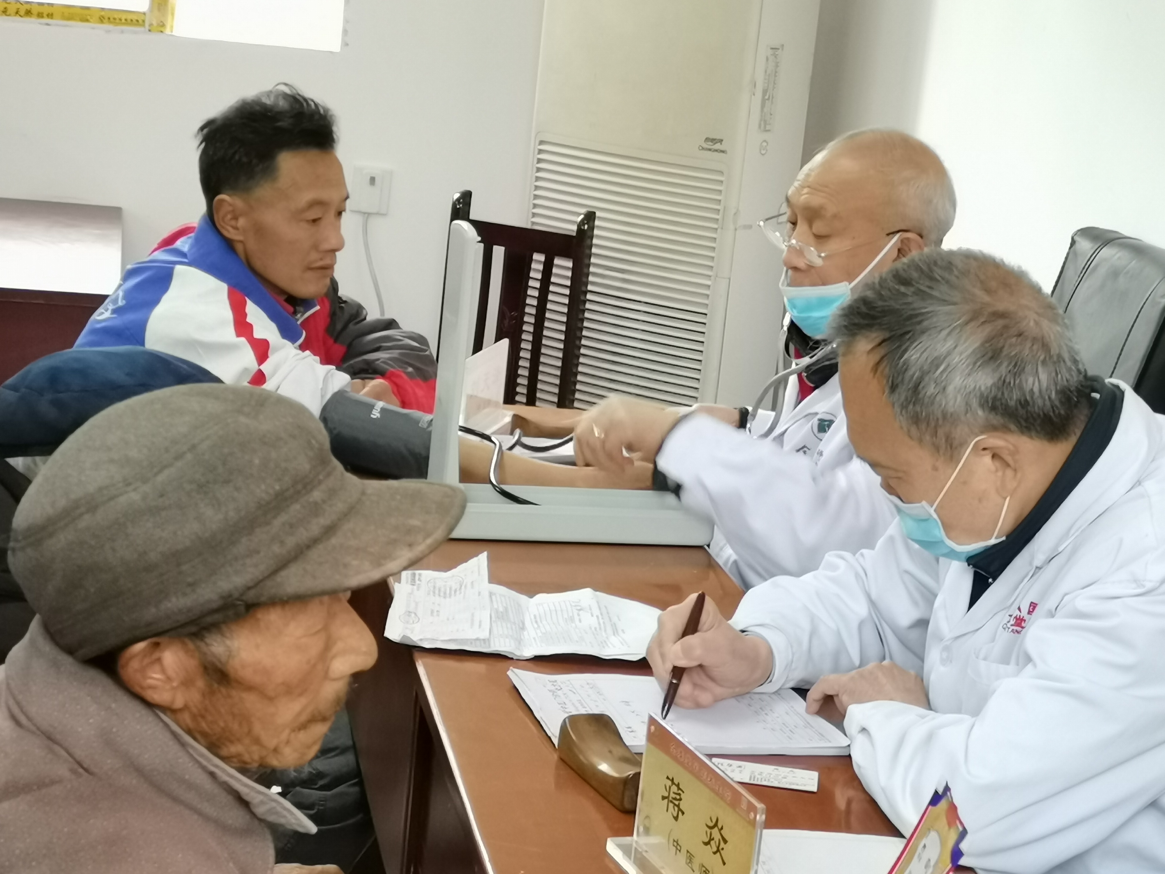 扶贫义诊6