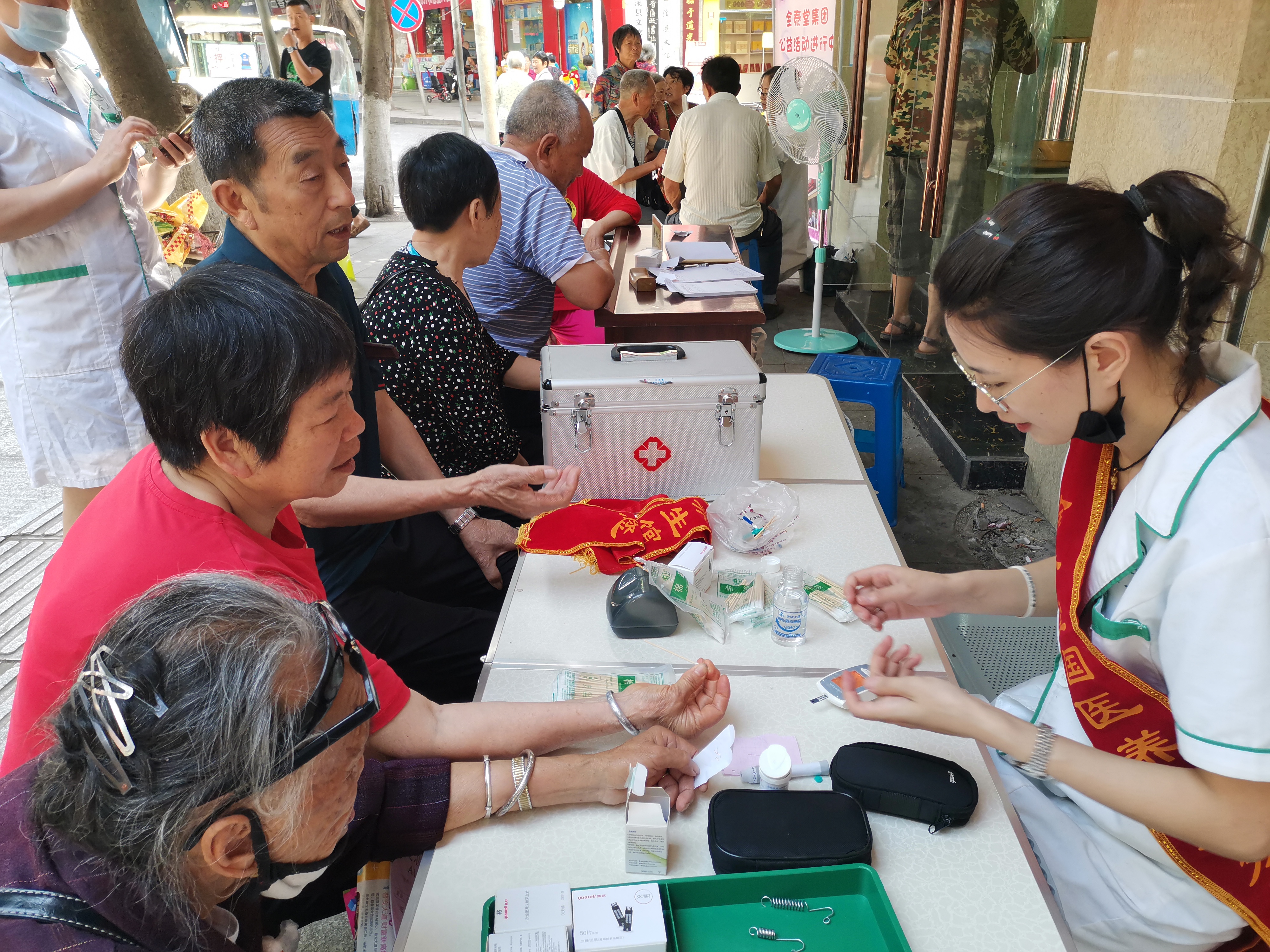 社区义诊2